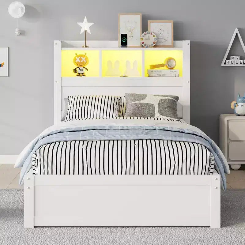Letto in legno singolo/matrimoniale con testiera contenitore, illuminazione LED integrata e stazione di ricarica, 2 cassetti e mobile estraibile - ModernLuxe