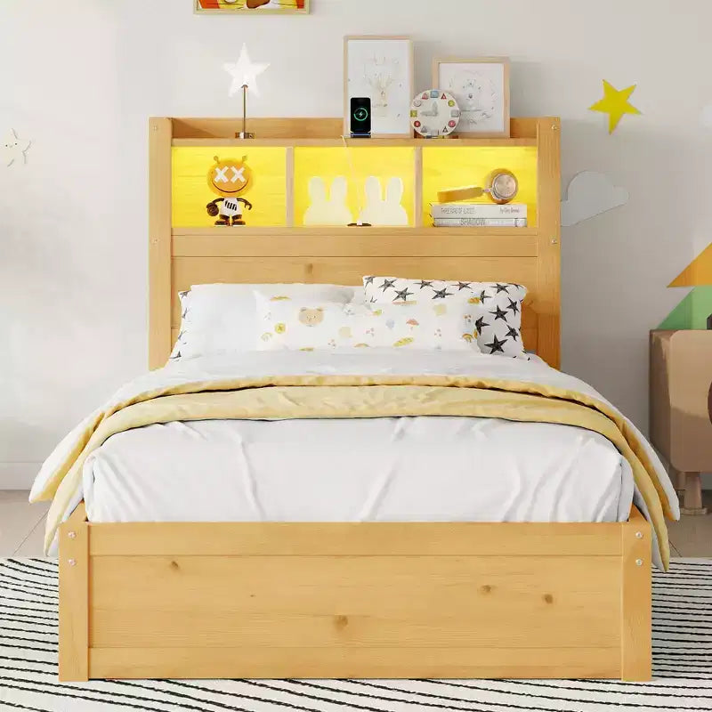 Letto in legno singolo/matrimoniale con testiera contenitore, illuminazione LED integrata e stazione di ricarica, 2 cassetti e mobile estraibile - ModernLuxe